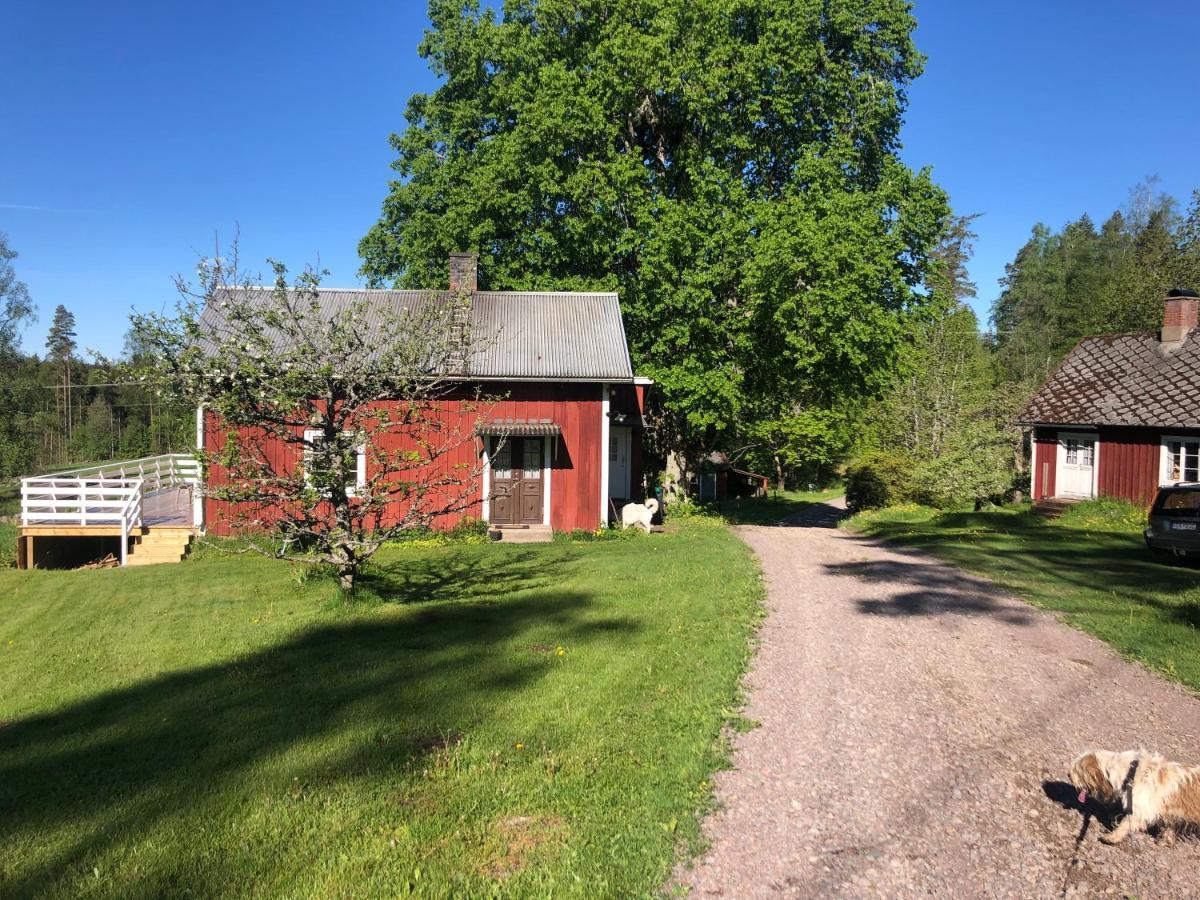 Mysig Lantlig Stuga, Nycklaroer Korsberga Buitenkant foto
